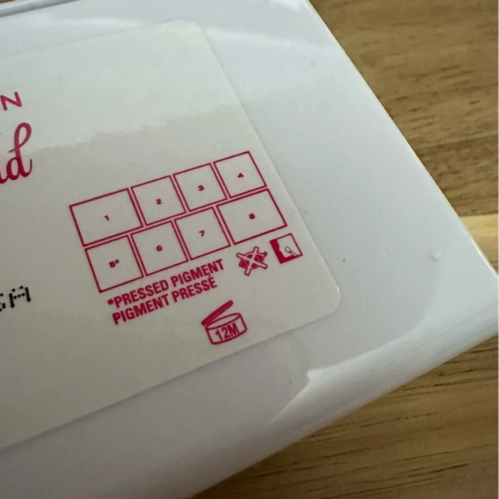 I Heart Revolution White Gold Mini Chocolate Eyeshadow Palette
